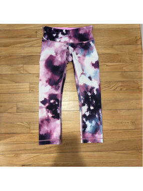 Women's Lululemon Crop 21" Rare pattern.